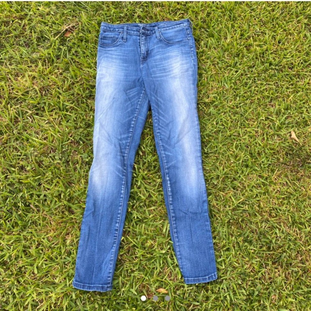 Super Cute High Rise Skinny Jeans!!